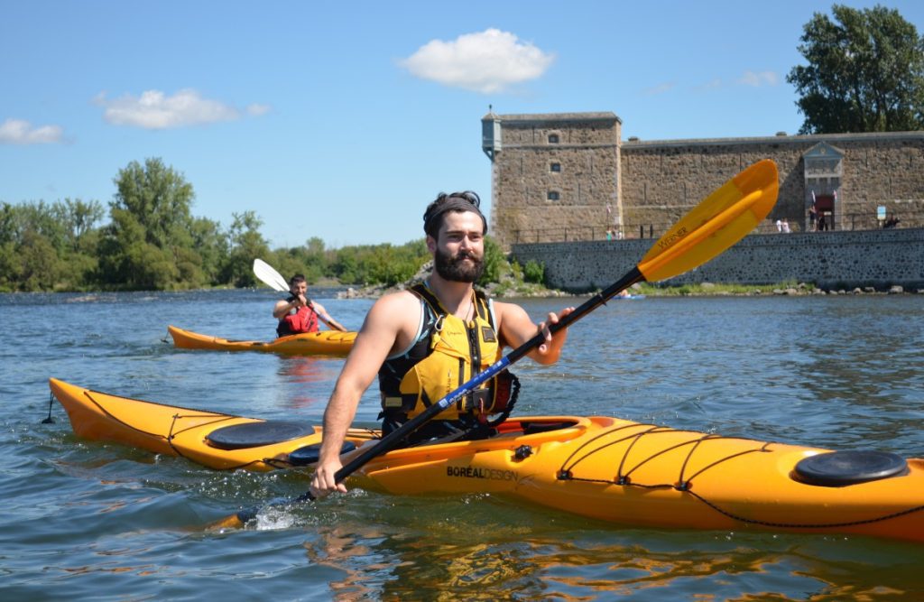 Kayakistes en exploration sur le bassin de Chambly