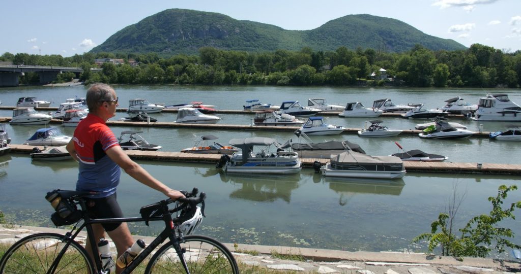 Cycliste en pause à Beloeil