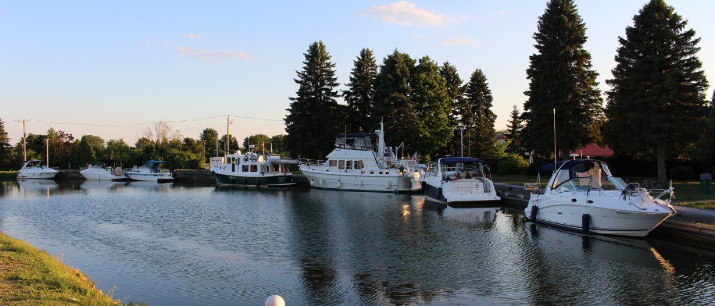 Bateaux ancrés dans le canal de Chambly